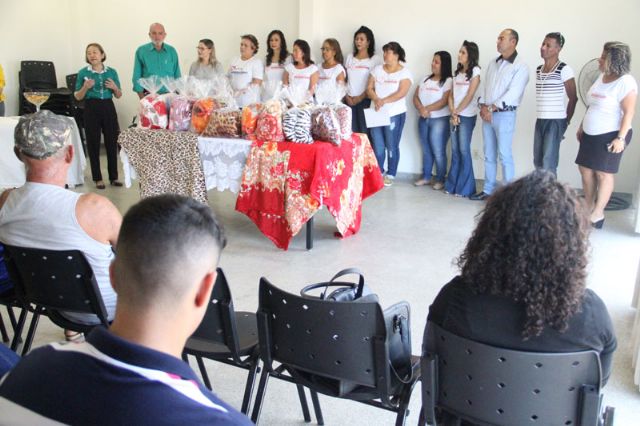 Famílias cadastradas nas unidades dos CRAS (Centro de Referência de Assistência Social) começam a receber cobertores novos. Foto: Divulgação/Prefeitura