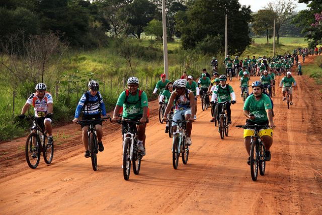 Centenas de ciclistas participam do III Ecobike Rural do Governo de Andradina. Foto: Divulgação/Prefeitura