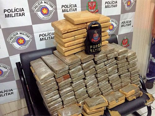 Drogas estavam em carros; acusados presos pela Polícia Militar são de Andradina e Castilho. Foto: Divulgação/Prefeitura