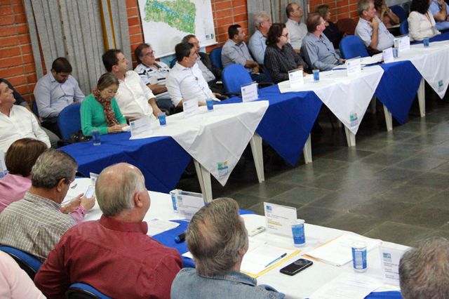 Reunião debateu solicitações de financiamentos do orçamento FEHIDRO 2017. Foto: Divulgação/Prefeitura