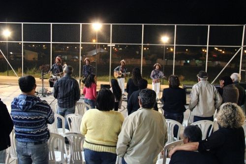 Público ficou de pé para prestigiar o Xaxado Novo durante o show. Foto: Divulgação/Prefeitura