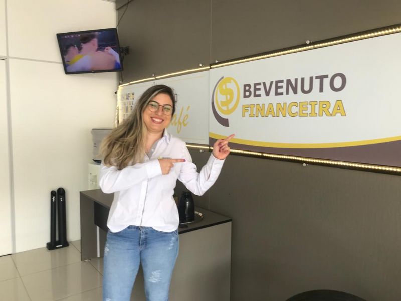 Bevenuto Financeira é opção para alívio nas contas - Empresária, Danielle Bevenuto, mais de 6 anos de experiência no ramo. Foto: Divulgação