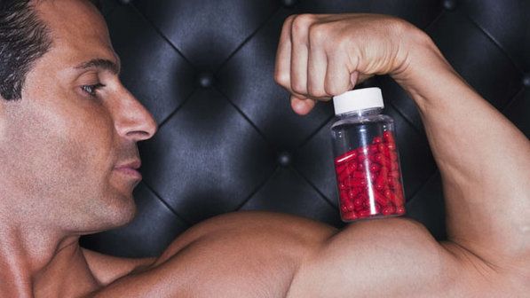 Suplementos são utilizados por atletas para ganhar massa muscular e disposição para se exercitar (Jupiterimages/Thinkstock)