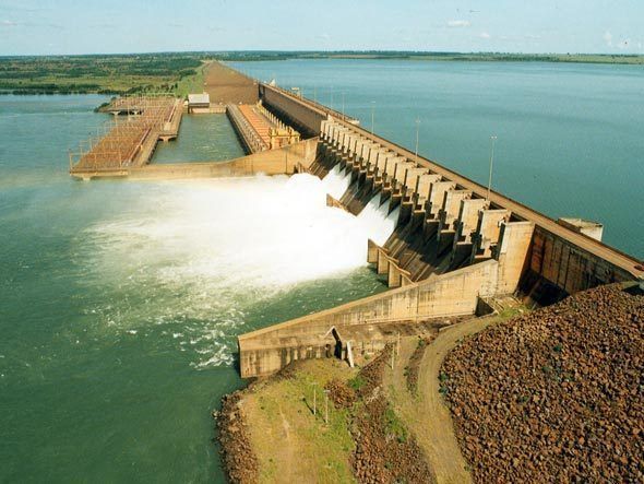 Usina hidrelétrica de Três Irmãos entre as cidades de Andradina e Pereira Barreto. Andradina briga por direito de royalties da usina
