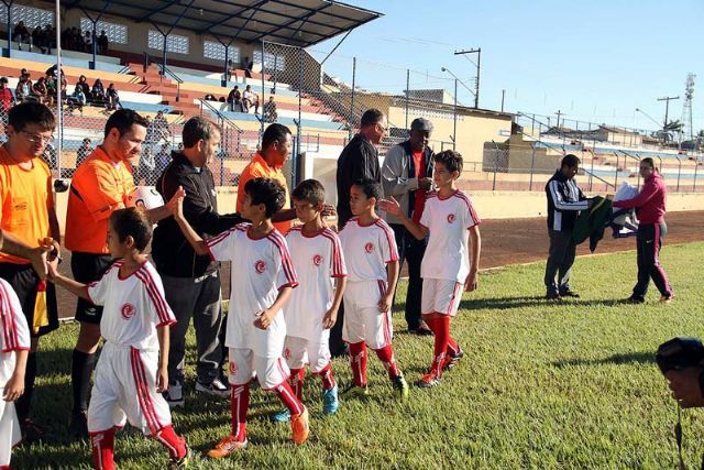 Abertura dos campeonatos infantis de categoria de base sub-11 e sub-13 acontecem a partir das 18h no estádio municipal Evandro Brembatti Calvoso, o “Príncipe da Noroeste”. Foto: Divulgação/Prefeitura