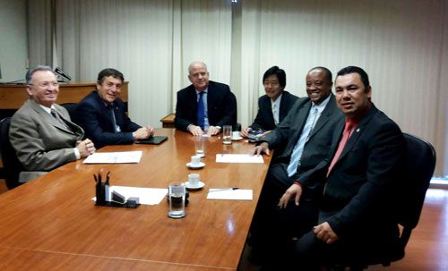 Zimmermann (ao centro) e Jamil (dir.) durante reunião