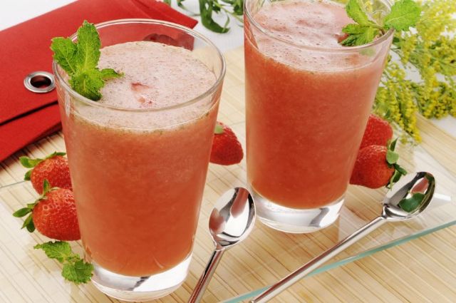 Calor pede um Suco de Morango com Hortelã	 - 