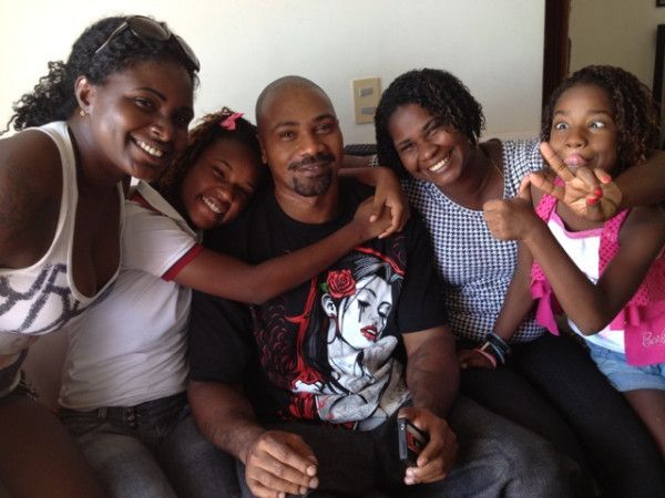 MV Bill explica acusação de agressão	 - MV Bill e família: tudo bem        Foto: Divulgação
