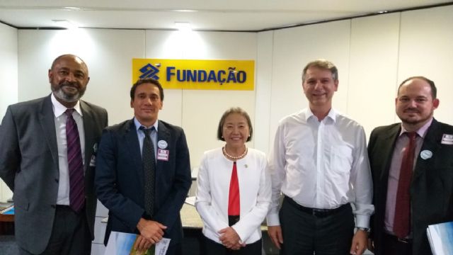Tamiko, em Brasília, durante encontro com o diretor executivo da Fundação Banco do Brasil, Rogério Bressan Biruel