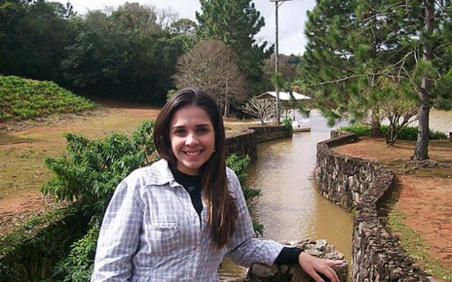 A estudante de medicina Paula Sibov, 24, durante a viagem ao Peru; corpo da jovem deve chegar a SP na quinta. Foto: Arquivo / Pessoal