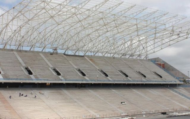 Vista da arquibancada central da Arena Corinthians, já com sustentação para a cobertura. Foto: Odebrecht