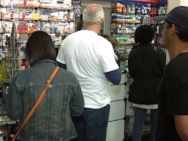 Farmacêuticos poderão prescrever remédios para pequeno mal estar (Foto: Reprodução / TV Tem)