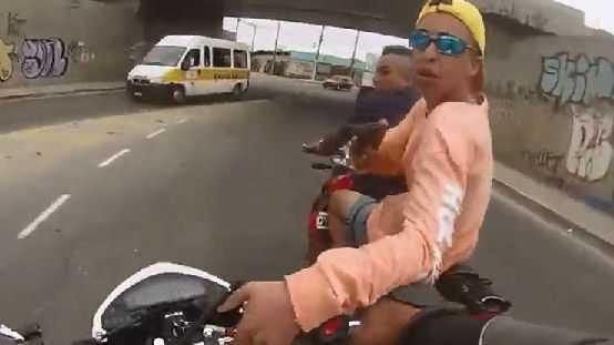 Criminoso baleado após tentativa de roubo de moto continua internado - 
