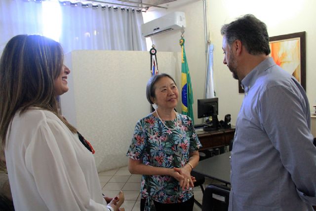 Tamiko com o secretário Estadual de Educação, João Cury Neto. Foto: Secom/Andradina