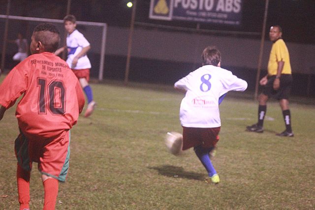 Adultos e crianças entrem em campo no fim de semana. Foto: Arquivo/Andravirtual 