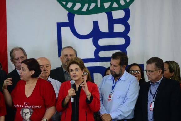 Em reunião do PDT, Dilma diz que país voltará a crescer José Cruz/Agência Brasil