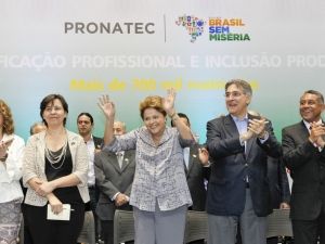 A presidenta destacou que o Brasil precisa desses profissionais e que não pode se ater à nação de origem do diploma. Foto: Agência Brasil