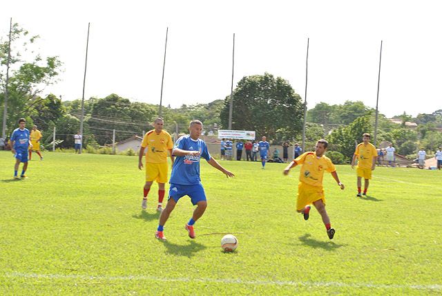 A forte marcação prevaleceu neste primeiro jogo da final do Bate Coração que teve vitória do Sertanejo/Guaporé. Foto: Divulgação/Prefeitura