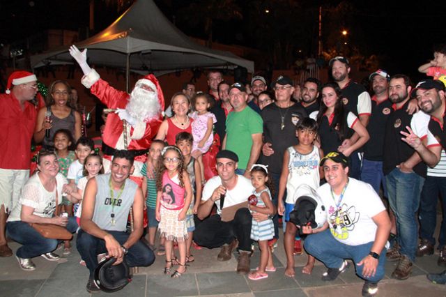  Evento foi marcado por acendimento da árvore de Natal pela prefeita Tamiko . Foto: Divulgação/Prefeitura