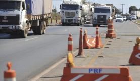 De acordo com a Pesquisa CNT de Rodovias 2015, o percentual de estradas com problema chega a 57,3%Marcello Casal Jr./Agência Brasil