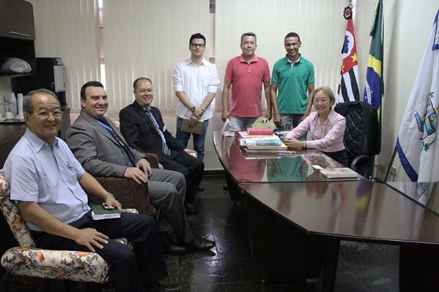 Tamiko recebe gerentes das duas agências do Bradesco. Foto: Divulgação/Prefeitura