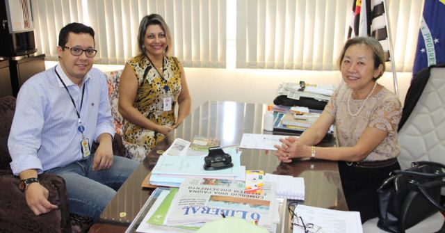 Nova coordenação do Projeto Guri de Andradina se apresenta para a prefeita Tamiko. Foto: Divulgação/Prefeitura