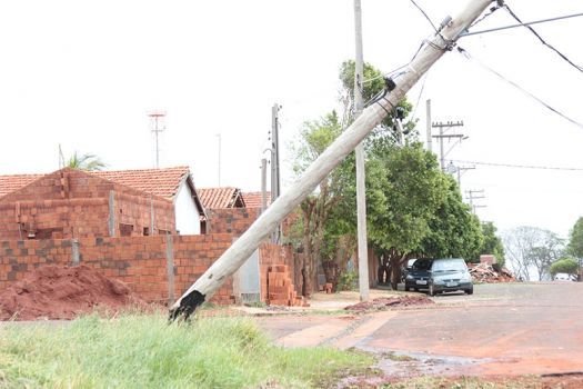 Chuva e fortes ventos deixam rastro de destruição em Castilho - Chuva provoca estragos. Foto: Marco Apolinário Chuva e fortes ventos deixam rastro de destruição em Castilho - Chuva provoca estragos. Foto: Marco Apolinário