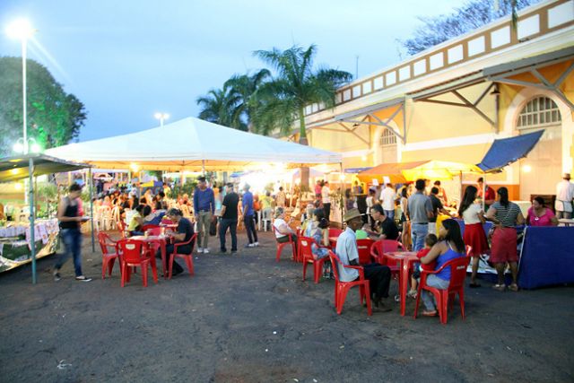 Evento teve muita música e diversão, além de comidas típicas e produtos preparados com base na mandioca . Foto: Divulgação/Prefeitura