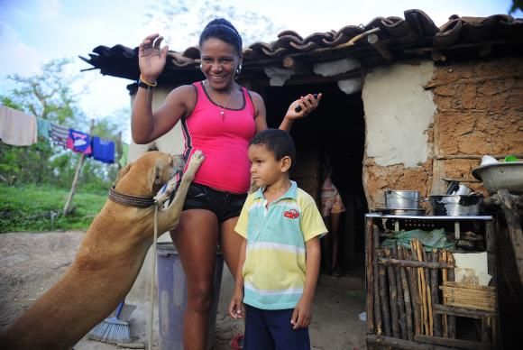 Quixadá - A dona de casa Ana Cleide Ancelmo da Silva, 35, viúva, mora com sua mãe e sete filhos na comunidade Engano, no distrito de Riacho VerdeFernando Frazão/Agência Brasil