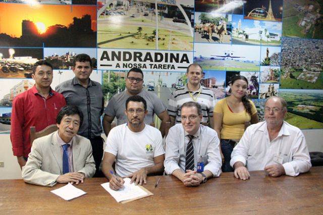 Prefeito Jamil participou da assinatura de convênio firmado entre a Coapar e a Fundação Banco do Brasil para aquisição de equipamentos para Agroindústria do Leite . Foto: Divulgação/Prefeitura