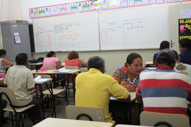 EJA é destinado a jovens e adultos que queiram terminar os estudos do ensino fundamental de 1ª a 4ª série. Foto: Divulgação/Prefeitura