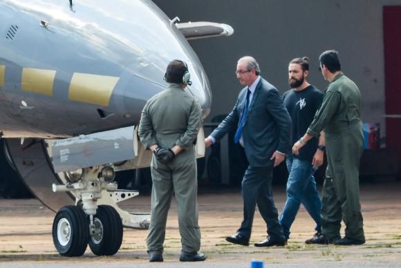 Brasília - O ex-presidente da Câmara dos Deputados, Eduardo Cunha, embarca para Curitiba após ser preso pela Polícia FederalWilson Dias/Agência Brasil