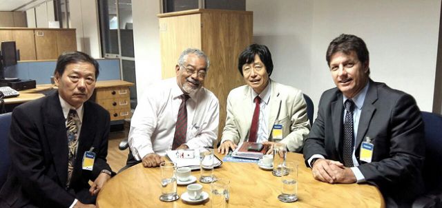 Prefeito Jamil e assessores Pedro Bentivoglio e Roberto Takahashi estiveram com o chefe dos ouvidores dos Correios, Lúcio da Silva Santos