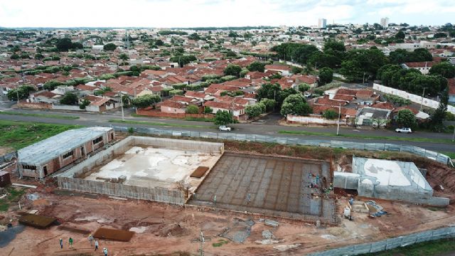 Piscina está sendo construída no bairro Benfica
