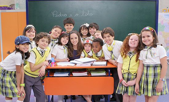 Com andradinense Maísa no elenco, novo 'Carrossel' pode estrear em maio - Diariamente, Maisinha se submete ao procedimento que a deixou quase irreconhecível (ela é a garotinha da direita). Foto: Lourival Ribeiro//Divulgação/SBT