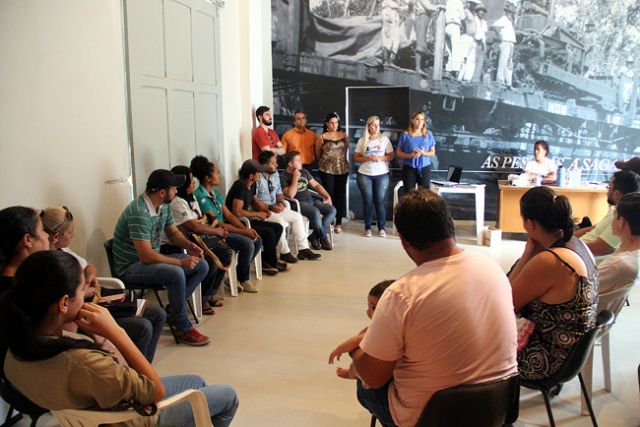 Talentos prometem grandes apresentações no 1º Festival “Rei do Gado” de Música Sertaneja - Reunião com candidatos que cantam no evento que acontece nos dias 08 e 09 de Abril, na Praça “Antônio Joaquim de Moura Andrade” . Foto: Divulgação/Prefeitura