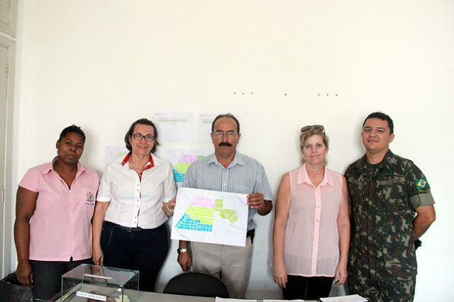 Mapa do bairro foi estudado para definir as ações e divisão de equipes que participarão do combate à dengue. Foto: Divulgação/Prefeitura