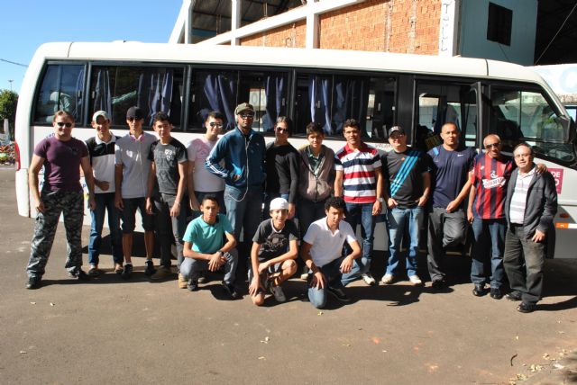 As equipes de handebol e vôlei de praia masculino partiram na tarde desta quinta-feira para Penápolis. Foto: Divulgação/Prefeitura