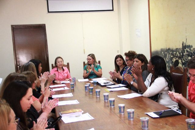 Em posse do CMAS (Conselho Municipal de Assistência Social), prefeita Tamiko destaca a importância da participação de vários setores sociedade. Foto: Divulgação/Prefeitura