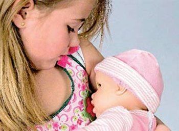 Boneca que mama 'no peito' causa controvérsia nos EUA - Boneca que mama 'no peito' causa controvérsia nos EUA -