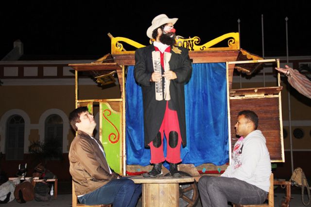 Espetáculo circense do Circuito Cultural divertiu jovens, crianças e adultos na última sexta em Andradina. Foto: Divulgação/Prefeitura
