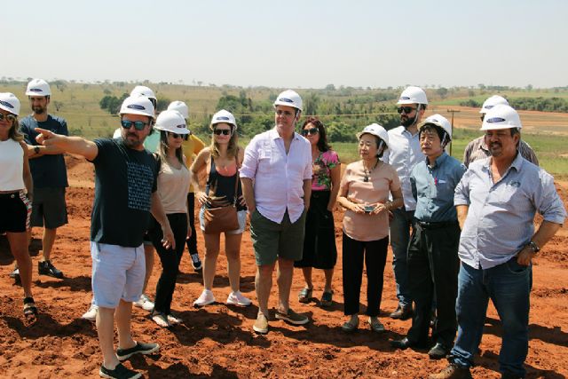 Em convite pessoal o empresário Mário Celso apresentou à prefeita Tamiko e ao ex-prefeito Jamil a água do Aquífero Guarani que é a fonte do termas