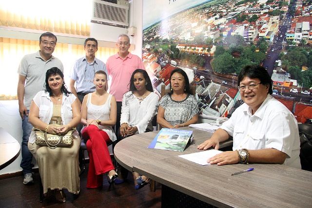 Dr. Charles recepciona os novos conselheiros que assumem em janeiro de 2016. Foto: Divulgação/Prefeitura 