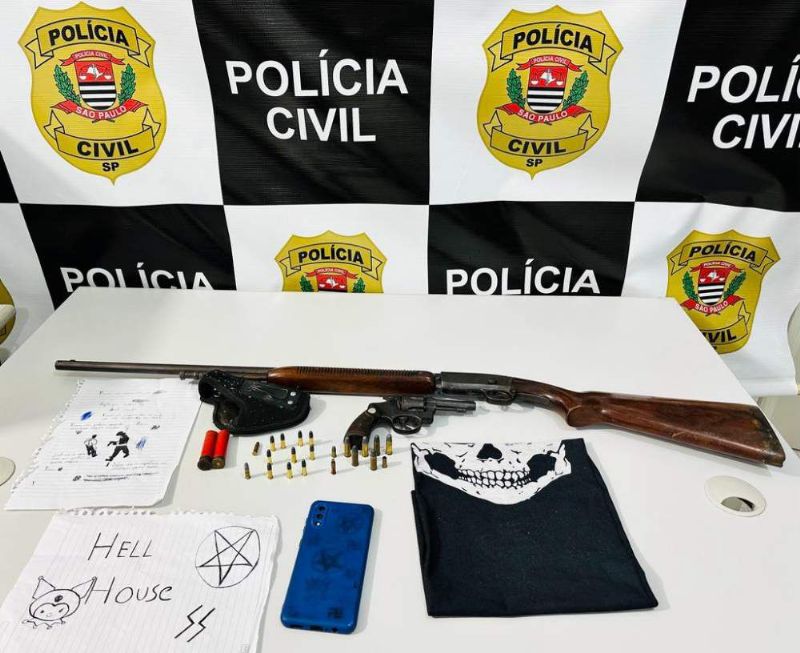 Os policiais civis encontraram uma espingarda carabina 22 e um revólver calibre 32. Divulgação