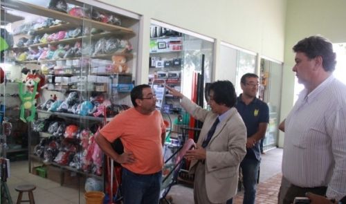 Prefeito Jamil visita novos boxes do camelódromo e comerciantes comemoram novo espaço. Foto: Divulgação/Prefeitura