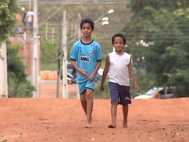 Moradores de bairro em Andradina sofrem com a falta de asfalto (Foto: Reprodução / TV Tem)