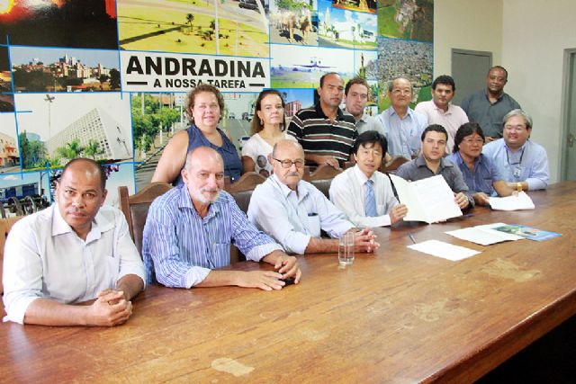 Prefeito Jamil assina contrato para investimento em trechos de 32 ruas . Foto: Divulgação/Prefeitura