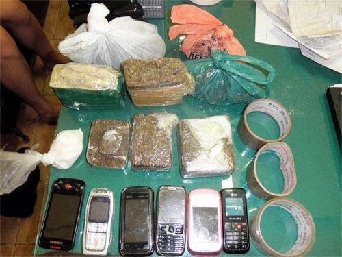 Drogas e celulares apreendidos. Foto: Polícia Militar/Divulgação 