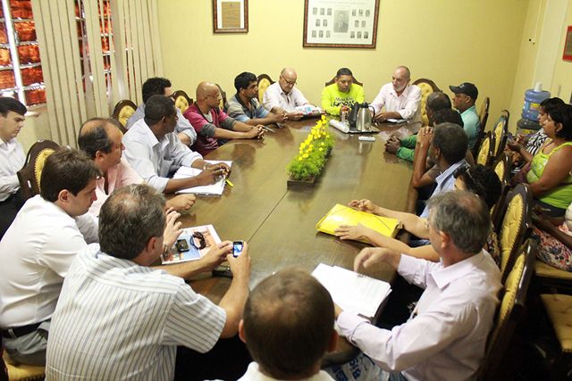 Câmara Municipal realizou reunião para entendimento de nova Lei que regulamenta a profissão de mototaxista em Andradina. Foto: Fabiano Marinho / Câmara Municipal de Andradina 