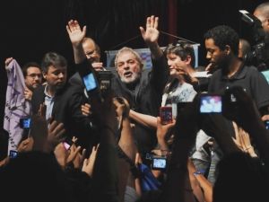 Lula tem na fila 50 convites para títulos de doutor honoris causa - Lula tem na fila 50 convites para títulos de doutor honoris causa -